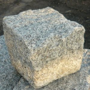 Kostka granitowa łupana szara