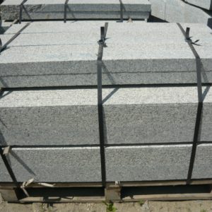 Oporniki granitowe cięte