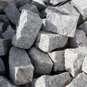 Palisada granitowa łupana
